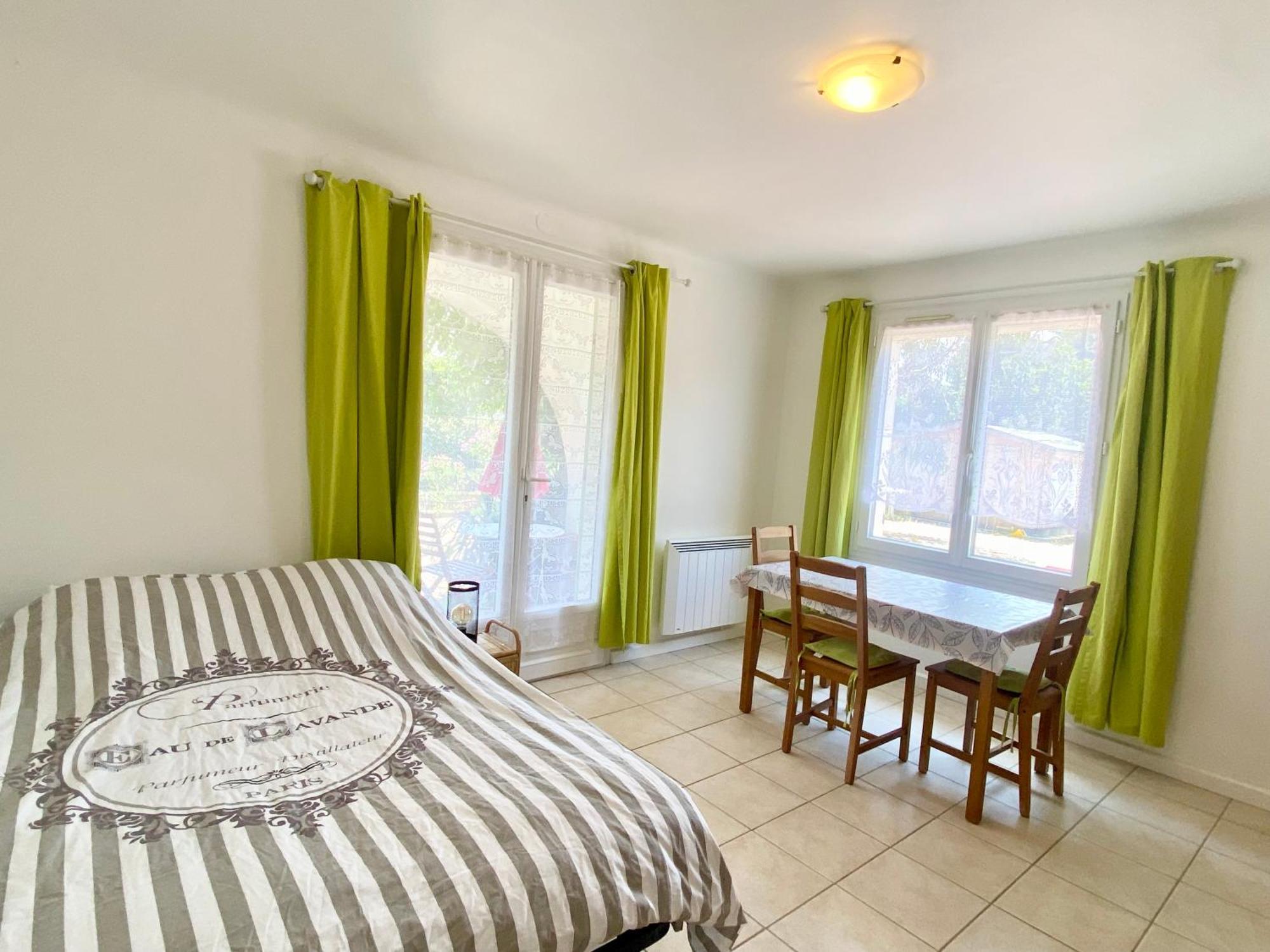 Chez Madou, T1 En Bas De Villa Et Rez De Jardin A 900M De La Mer Et Des Commerces Fréjus المظهر الخارجي الصورة